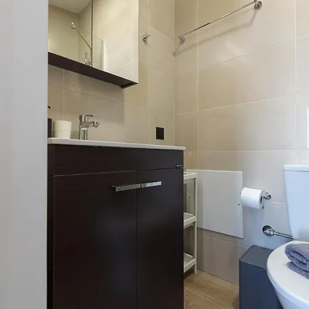 Casa Aura - Modern & Homely, Enchanted By History Apartment